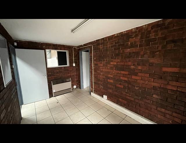 550M² WAREHOUSE TO LET IN SPARTAN